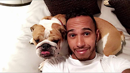 Hamilton con perro Coco